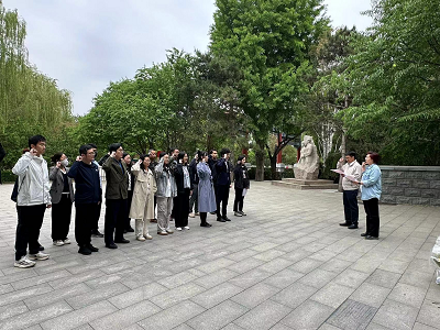 華夏金租與北京信托聯(lián)合開展陶然亭公園紅色教育主題團青活動